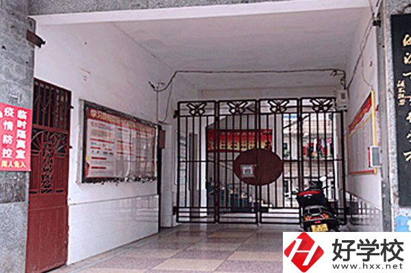 漣源市藝術(shù)學(xué)校是公辦還是民辦？學(xué)費貴不貴？