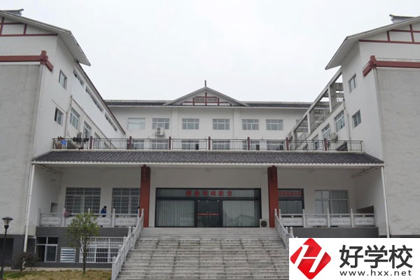 張家界地區(qū)中職學(xué)校少數(shù)民族學(xué)生可以報考嗎？