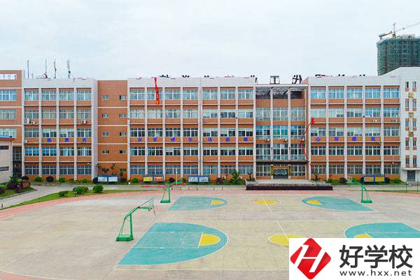 湖南有哪些技工學(xué)校適合女孩子學(xué)習(xí)？