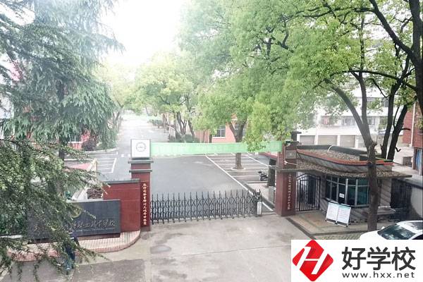 邵陽(yáng)市遠(yuǎn)航中等職業(yè)技術(shù)學(xué)校是公辦還是民辦？