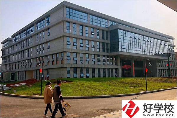 株洲市工業(yè)中專學(xué)校有什么專業(yè)？