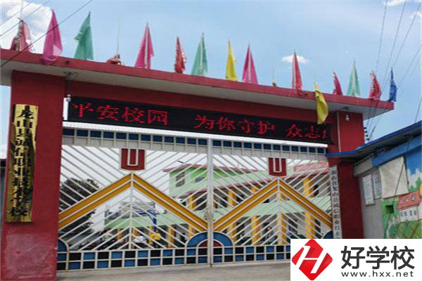 湘西龍山縣有哪些中?？梢宰x？中專讀了有用嗎？