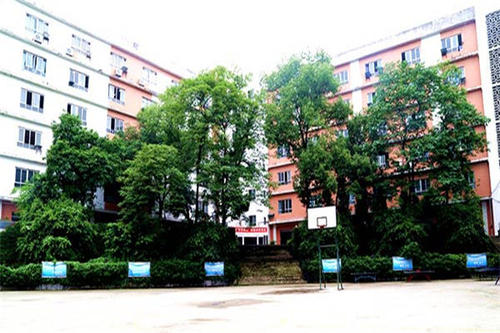 重慶園林技工學(xué)校學(xué)費(fèi)多少？