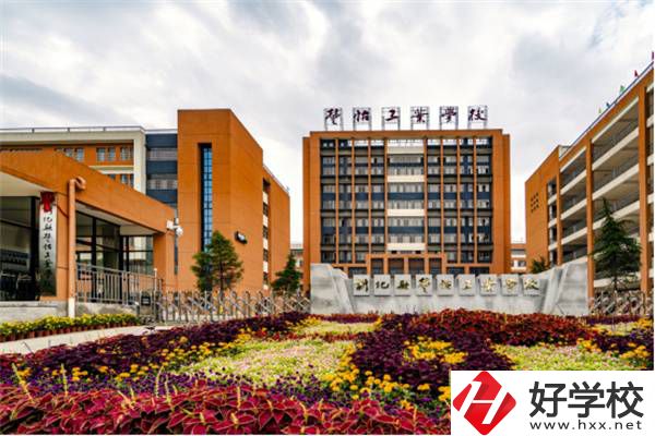 婁底有哪些公辦職高？職高和中專有什么區(qū)別？