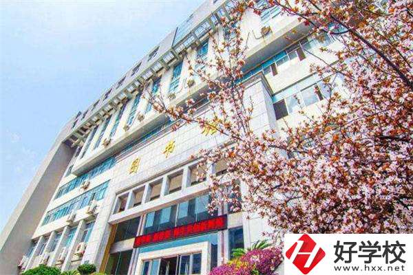 衡陽哪所職高有口腔修復工藝專業(yè)？推薦就業(yè)機會嗎？