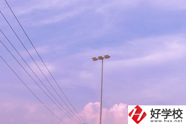 婁底市工貿(mào)職業(yè)中專學(xué)校怎么樣？