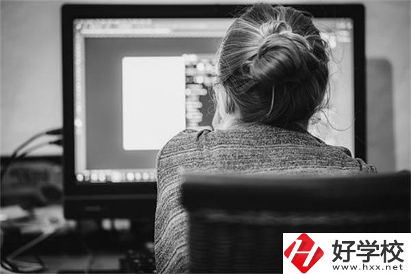女生在湖南讀職高學什么專業(yè)好？可以參加高考嗎？