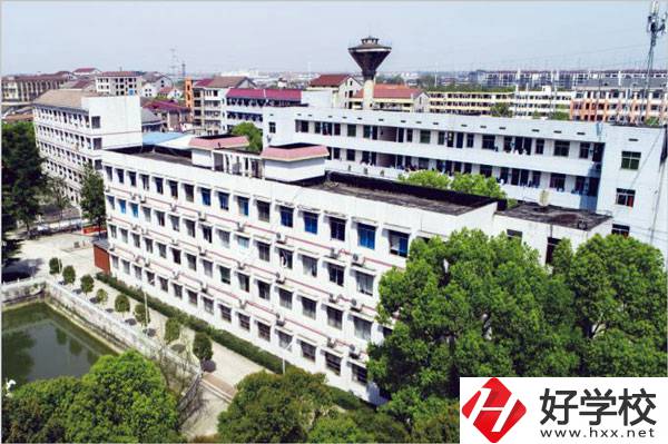 益陽市衛(wèi)生職業(yè)技術(shù)學(xué)?；A(chǔ)設(shè)施怎么樣？位置在哪？