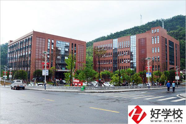 安化縣職業(yè)中專學(xué)校資助體系怎么樣？學(xué)校建設(shè)怎么樣？