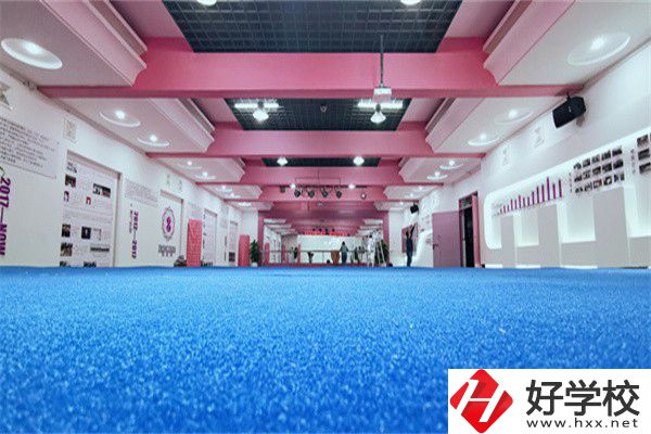 常德中山外語職業(yè)學(xué)校有哪些辦學(xué)特色？學(xué)費(fèi)貴嗎？