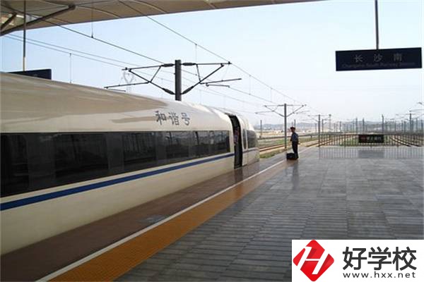 湘潭有可以學(xué)高鐵乘務(wù)的中專嗎？就業(yè)薪資高嗎？