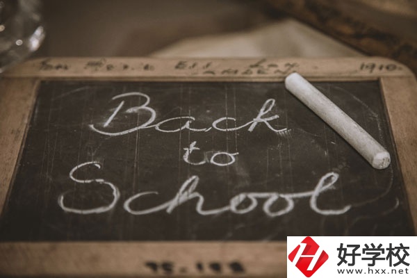 郴州有哪些公立的中專學(xué)校？專業(yè)有哪些？