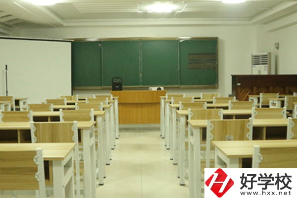 湖南長(zhǎng)沙藝術(shù)學(xué)校專業(yè)學(xué)費(fèi)是多少，有哪些助學(xué)政策？