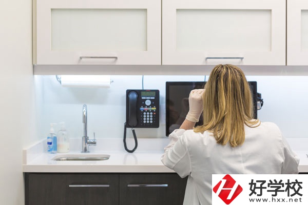 女生在衡陽讀衛(wèi)校怎么樣？有前途嗎？