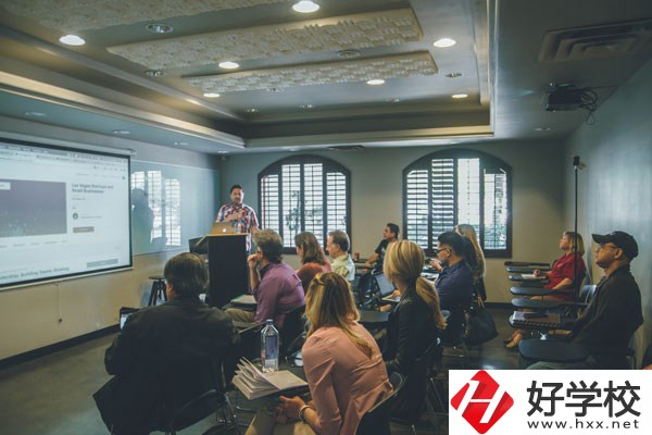 郴州有哪些公立的中專學(xué)校？專業(yè)有哪些？