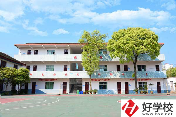懷化有學(xué)舞蹈的中專學(xué)校嗎？招生人數(shù)多嗎？