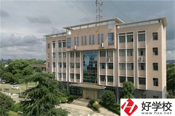 湖南省湘潭生物機(jī)電學(xué)校實訓(xùn)樓