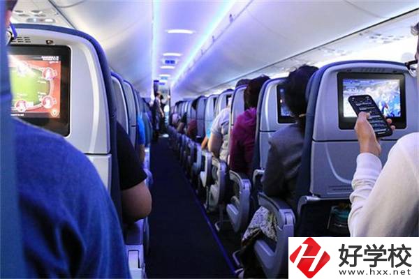 衡陽市藍天工程學(xué)校是公辦還是民辦？有什么特色專業(yè)？