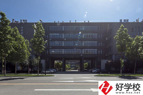 株洲市工業(yè)中等專業(yè)學(xué)校怎么樣？