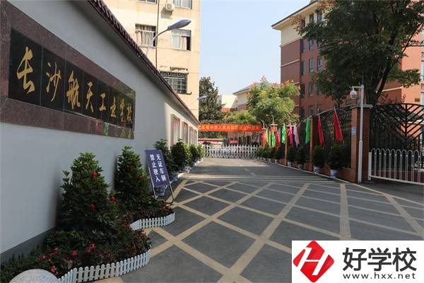 長沙哪所職高學(xué)費(fèi)便宜？職高和普高哪個更好一些？