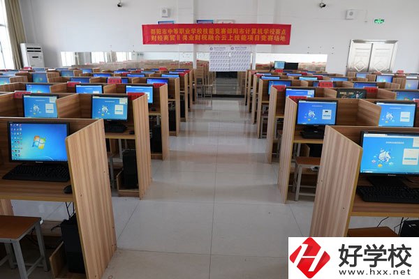想在邵陽(yáng)學(xué)計(jì)算機(jī)應(yīng)用與維護(hù)專業(yè)，推薦這所學(xué)校