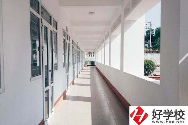 湖南有哪些衛(wèi)校？初中畢業(yè)讀衛(wèi)校好不好？
