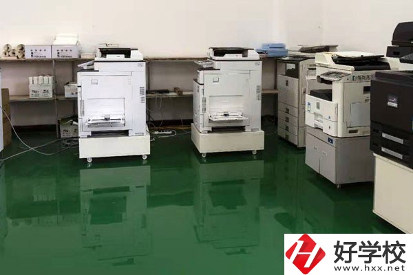 新化縣楚怡工業(yè)學校怎么樣，辦學條件好嗎？