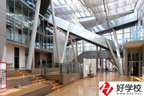 湖南職高學(xué)校排名較好的學(xué)校是哪些？有什么專業(yè)？