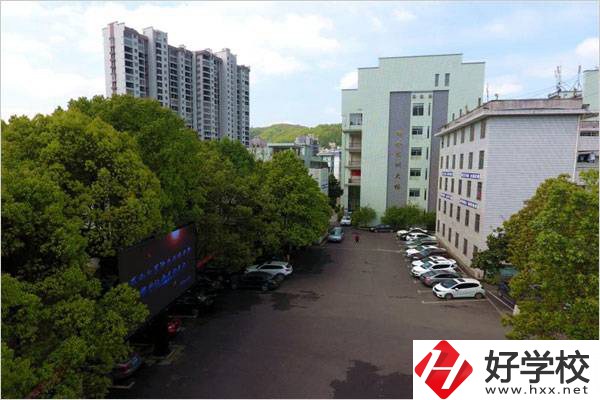 湘西有什么能學(xué)計(jì)算機(jī)相關(guān)專業(yè)的中職學(xué)校？