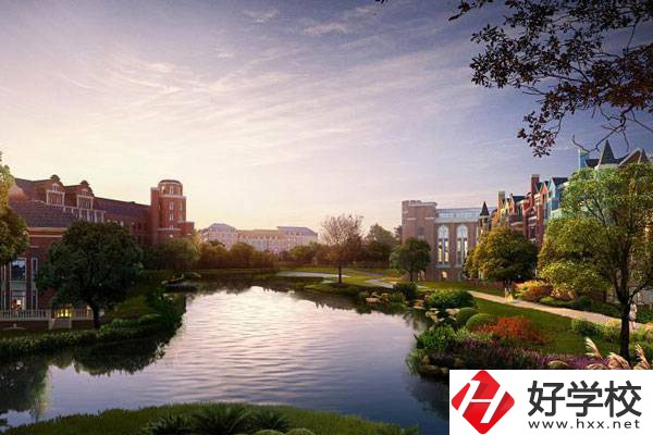 長(zhǎng)沙市拔萃中等職業(yè)學(xué)校環(huán)境怎么樣？是公辦還是民辦？