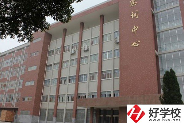 岳陽(yáng)市高級(jí)技工學(xué)校有哪些辦學(xué)特色？