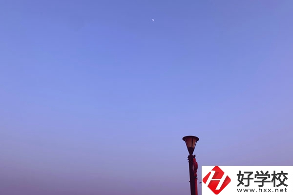 張家界旅游職業(yè)學校校園環(huán)境怎么樣？