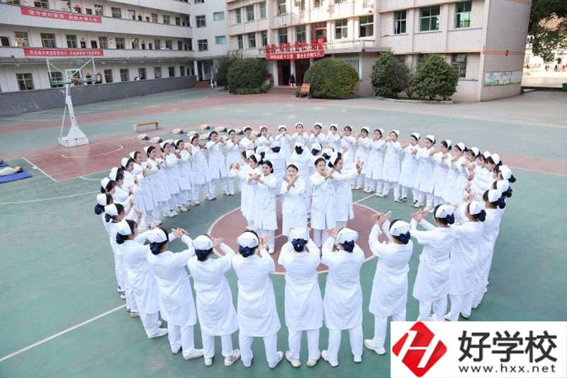 懷化啟航衛(wèi)生學(xué)?；@球場(chǎng)
