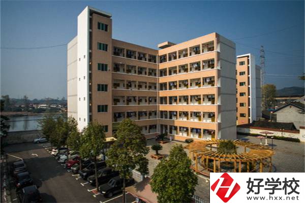 懷化芷江縣有所職高學(xué)校的名字是什么？