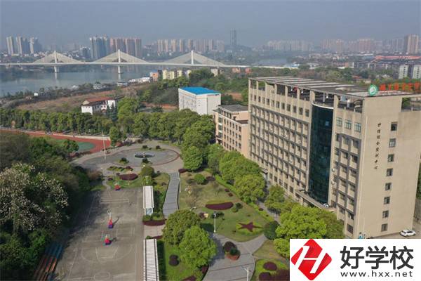 在衡陽學(xué)護(hù)理有職校推薦嗎？護(hù)理專業(yè)好就業(yè)嗎？