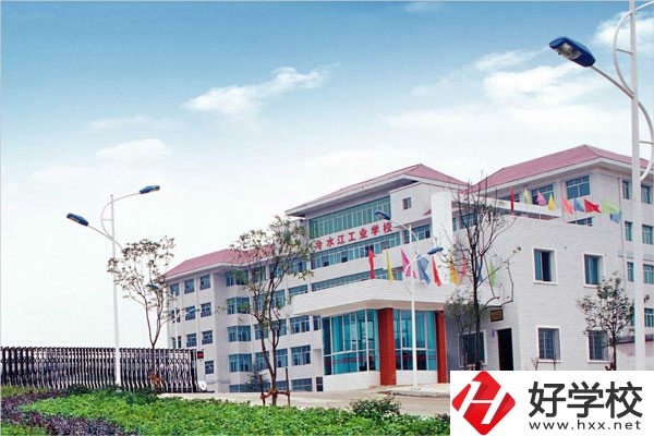 冷水江工業(yè)中等專業(yè)學(xué)校生活環(huán)境怎么樣？