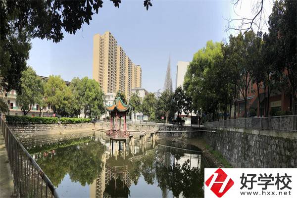 邵陽工業(yè)學(xué)校的地址在哪里？有哪些乘車路線？