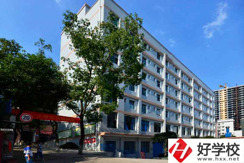 湖南省冷水江市技工學(xué)校有哪些專業(yè)？