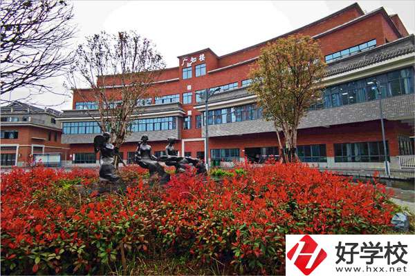 想在長(zhǎng)沙學(xué)文秘專(zhuān)業(yè)，推薦這所中職學(xué)校