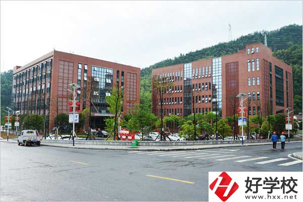 安化縣職業(yè)中專學(xué)校有哪些重點(diǎn)專業(yè)可以學(xué)習(xí)？