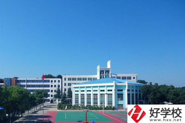 岳陽(yáng)市中岳經(jīng)貿(mào)職業(yè)技術(shù)學(xué)校是公辦還是民辦？學(xué)費(fèi)貴嗎？
