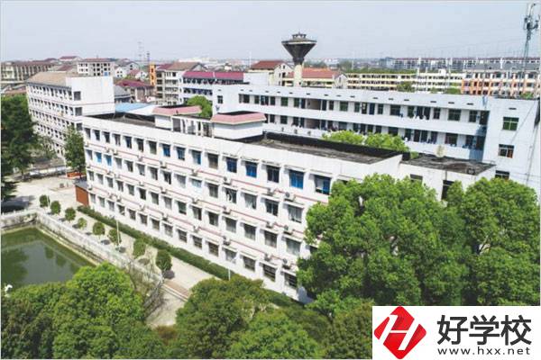 益陽市衛(wèi)生職業(yè)技術(shù)學(xué)校哪些專業(yè)開設(shè)了3+2分段制？