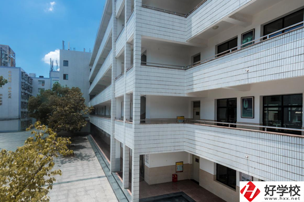 長沙建筑工程學(xué)校學(xué)費是多少？