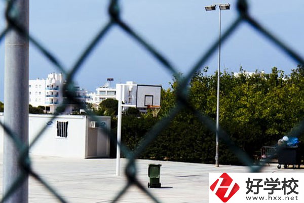 湖南省經濟貿易職業(yè)中專學校好不好？宿舍怎么樣？