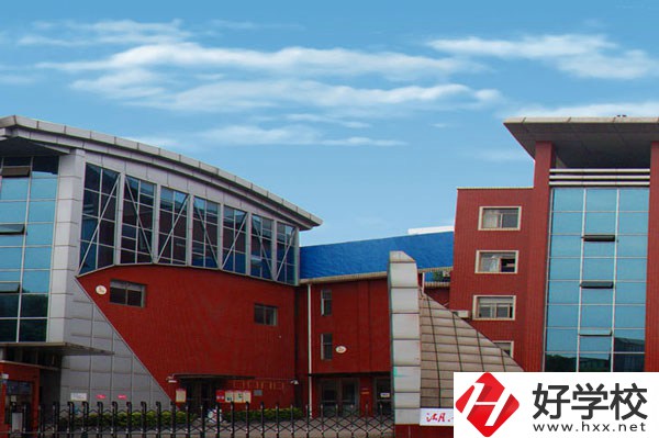 湖南長(zhǎng)沙藝術(shù)學(xué)校食堂環(huán)境怎么樣？