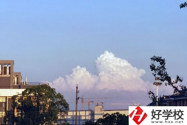 株洲鐵路機電職業(yè)技術(shù)學校怎么樣？是公立的還是私立的？
