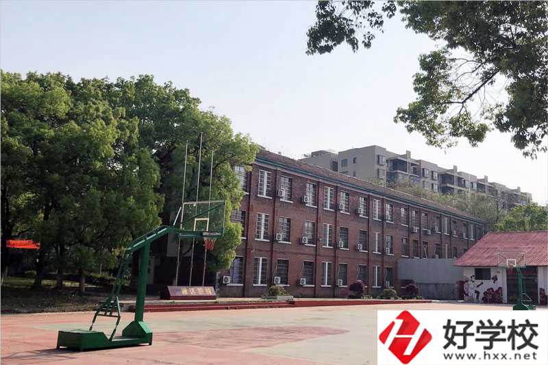 邵陽市通達(dá)職業(yè)技術(shù)學(xué)?；@球場
