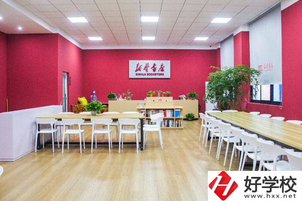 湖南工業(yè)貿(mào)易學(xué)校有哪些熱門(mén)專業(yè)，師資力量如何？