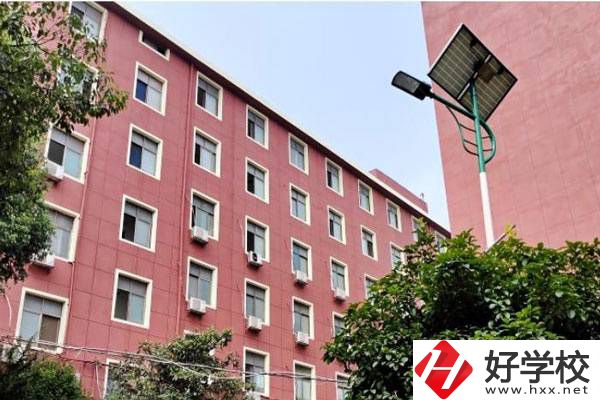 益陽市第一職業(yè)中專學校是重點學校嗎？升學率高嗎？