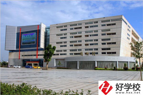 永州職業(yè)技術學院是職校嗎？招初中畢業(yè)生嗎？